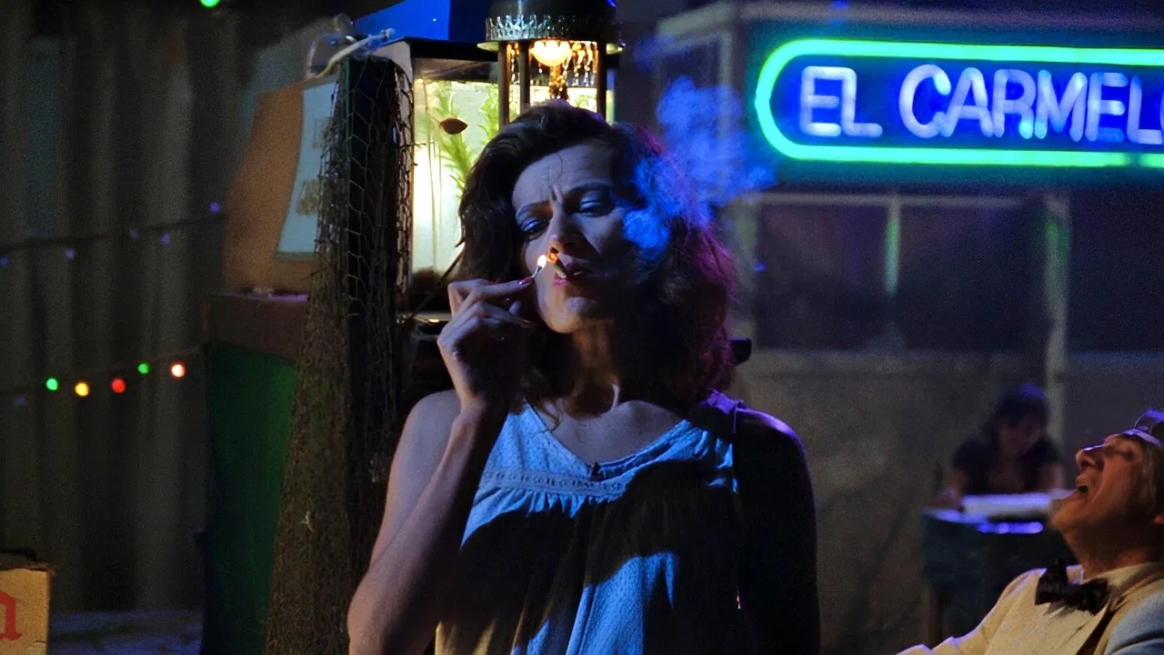 La mujer del puerto backdrop