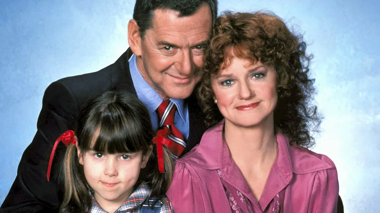 Love, Sidney backdrop