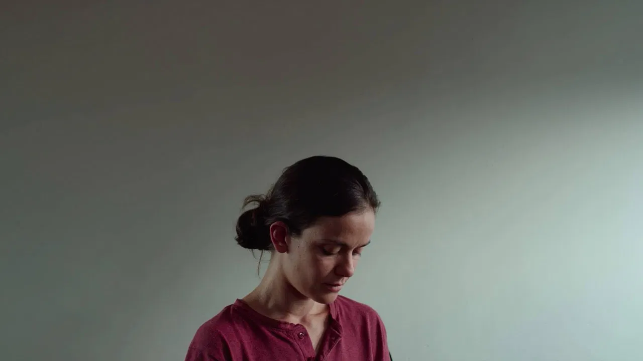 Yo necesito amor backdrop