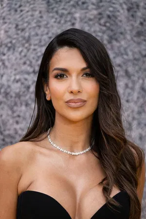 Ekin-Su Cülcüloğlu photo