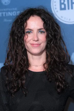 Amy Manson photo