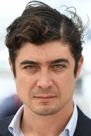 Riccardo Scamarcio photo