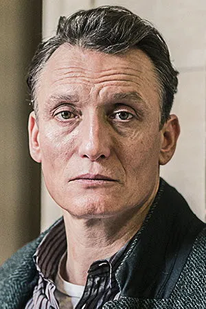 Oliver Masucci photo