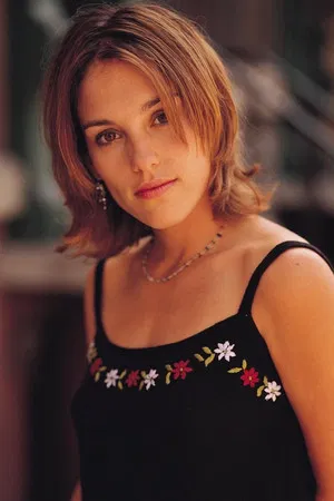 Amy Jo Johnson photo