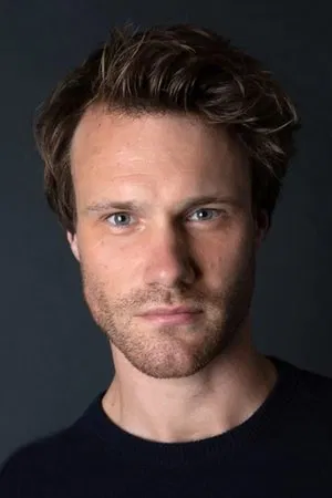 Hugh Skinner photo