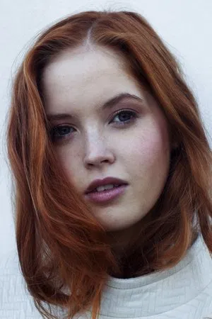 Ellie Bamber photo