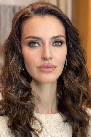 İrem Helvacıoğlu photo