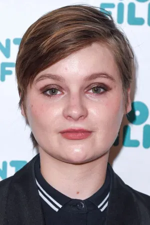 Lola Petticrew photo