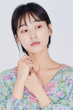 Ha Yoon-kyung photo
