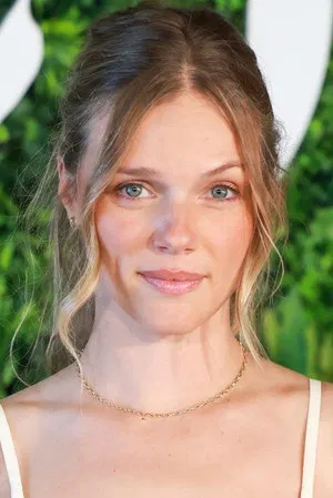 Tracy Spiridakos photo
