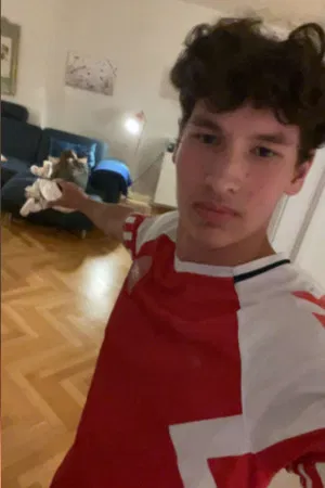 Theodor Larsen Woo photo