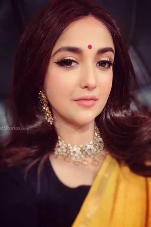 Monali Thakur photo