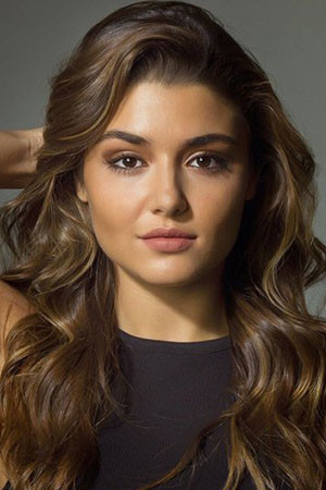 Hande Erçel photo