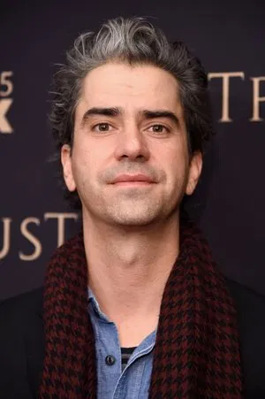 Hamish Linklater photo