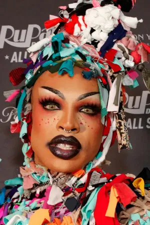 Yvie Oddly photo