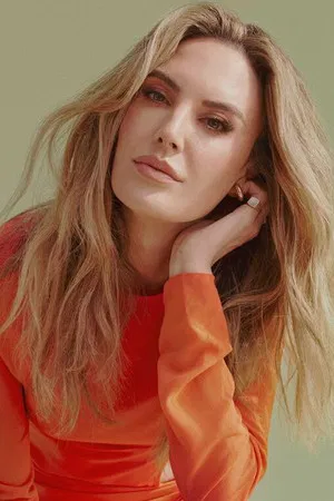 Elizabeth Chambers photo