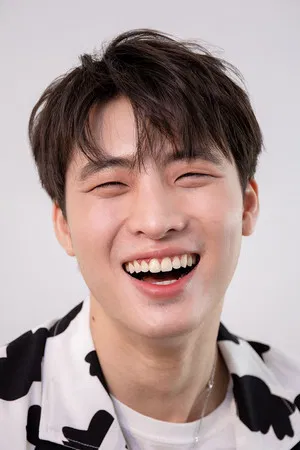 Phiravich Attachitsataporn photo