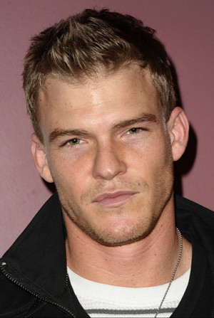 Alan Ritchson photo