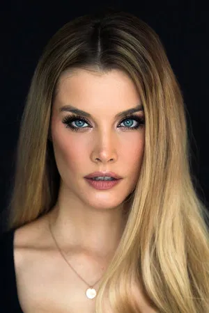 Emily Maddison photo