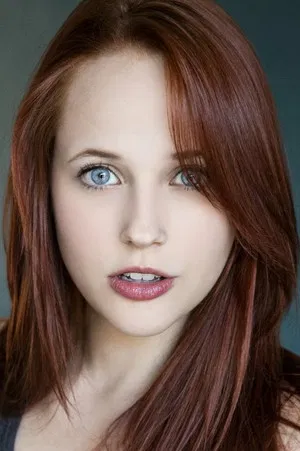 Nicole Elliott photo