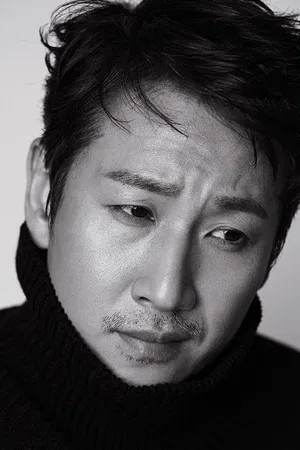 Lee Sun-kyun photo