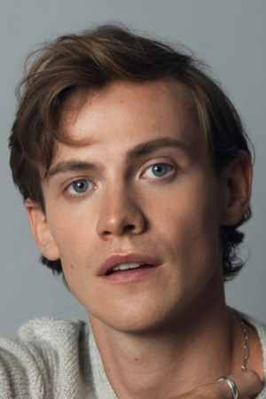 Cassian Bilton photo