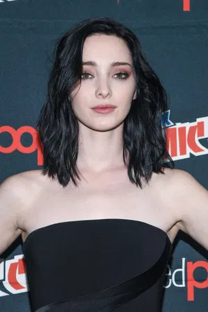 Emma Dumont photo