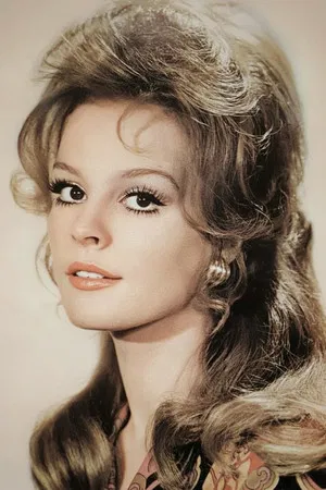 Hülya Koçyiğit photo