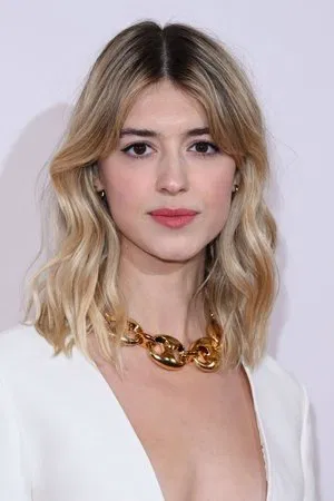 Daisy Edgar-Jones photo