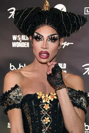 Yvie Oddly photo