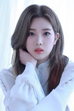 Kim Lip photo
