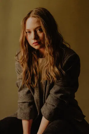 Mia Threapleton photo