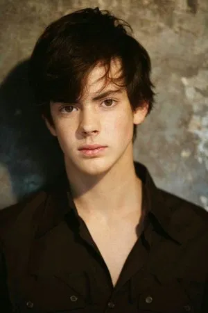 Skandar Keynes photo