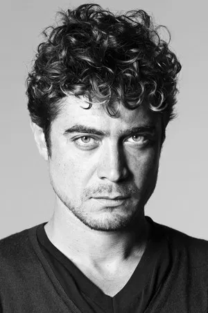Riccardo Scamarcio photo