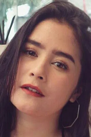 Prilly Latuconsina photo