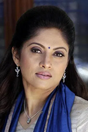 Nadhiya photo