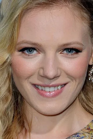 Emma Bell photo