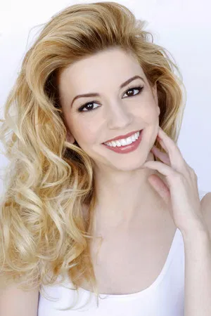 Masiela Lusha photo