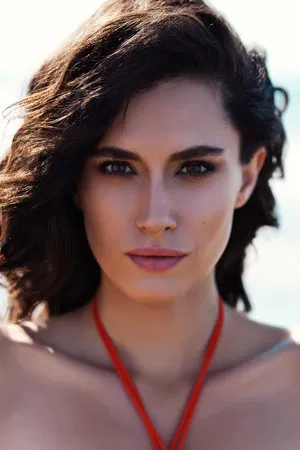 Hande Doğandemir photo
