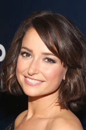 Milana Vayntrub photo