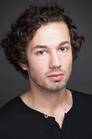 Efecan Şenolsun photo