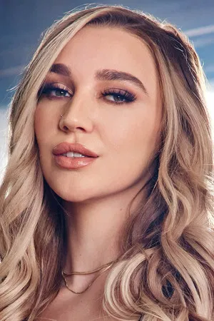 Kendra Sunderland photo