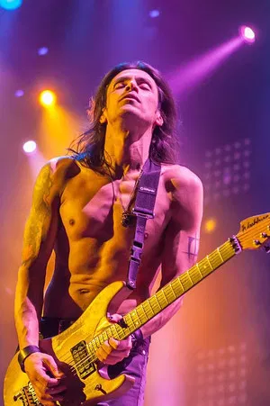 Nuno Bettencourt photo