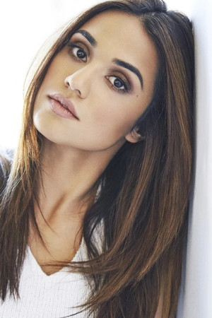 Summer Bishil photo