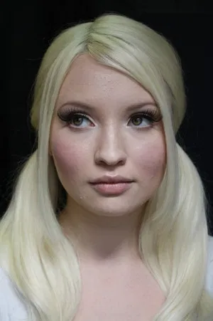 Emily Browning photo