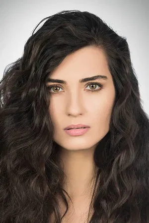 Tuba Büyüküstün photo