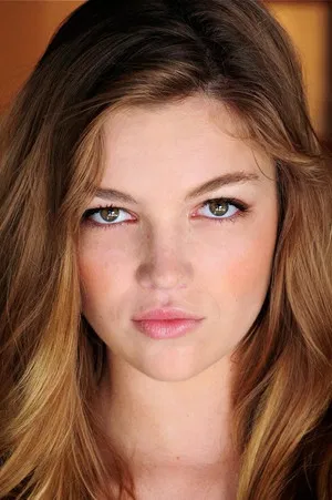 Lili Simmons photo
