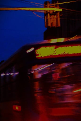 A Chegada Do Ônibus Na Madrugada Da Cidade Do Céu Roxo poster