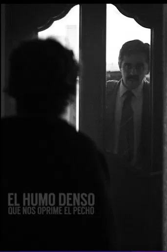 El humo denso que nos oprime el pecho poster