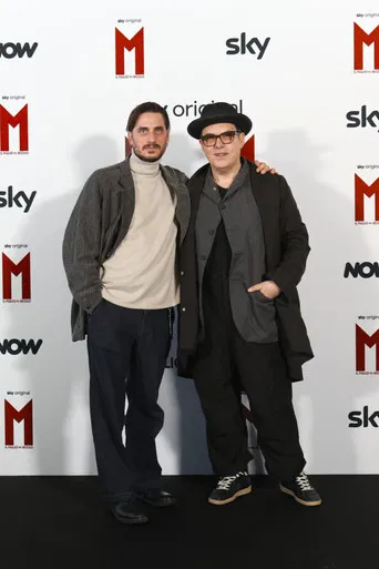 M - Il Figlio del secolo | Il dietro le quinte poster